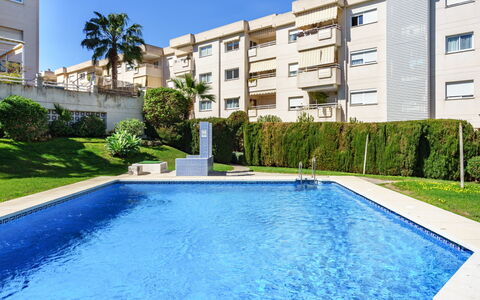 Loma del Colegial: L'Eau, Ciel, Bâtiment, Plante, Nuage, Propriété, Bleu Azur, Piscine, Arbre, Architecture