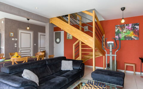Portsall Paradise: Plante, Meubles, Bâtiment, Propriété, Table, Chaise, Ombre, Fenêtre, Design Intérieur, Éclairage
