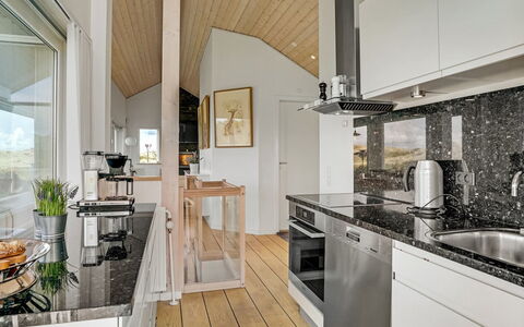 Ejvind - 100M from the Sea: Sol, Cuisine, Design Intérieur, Bois, Comptoir, Plafond, Sol, Parquet, Meubles, Cabinetry