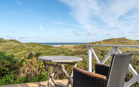 Ejvind - 100M from the Sea: Meubles, Mobilier De Jardin, Mer, Chaise, Océan, Tableau De Plein Air, Côte, Eco Hôtel, Balcon, Porche