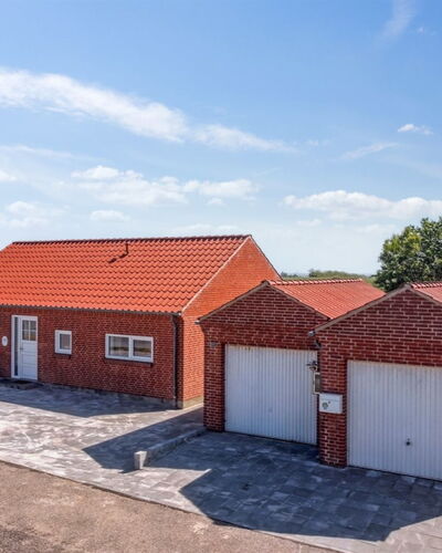 Kiersten - 5Km from the Sea