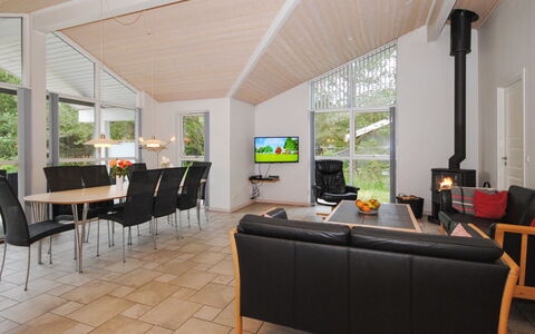 Tamika - 950M from the Sea: Canapé, Salon, Design Intérieur, Sol, Sol, Domicile, Plafond, Dur