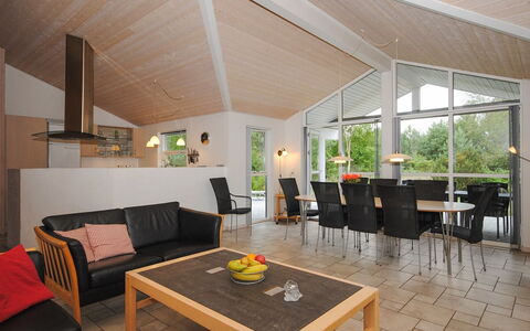 Tamika - 950M from the Sea: Bois, Design Intérieur, Plafond, Canapé, Sol, Meubles, Sol, Salon, Domicile