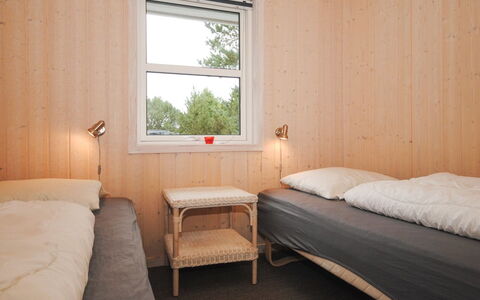 Tamika - 950M from the Sea: Lit, Chambre, Mur, Bois, Drap De Lit, Sol, Literie, Design Intérieur, Sol, Plafond