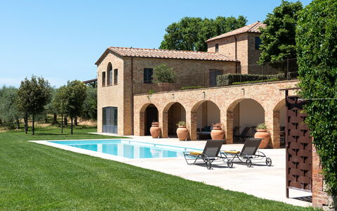 Podere D'Asso: Ciel, Plante, Bâtiment, Arbre, Herbe, Mobilier De Jardin, Maison, Ombre, Loisir, Paysage