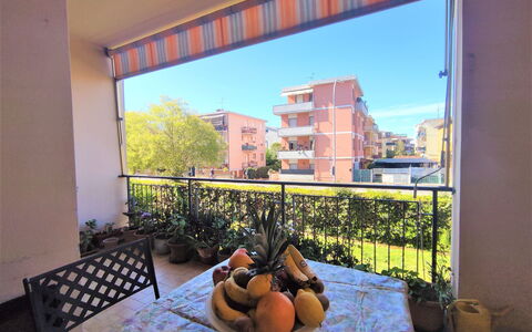 Casa Maccianti: Table, Plante, Nuage, Ciel, Bâtiment, Propriété, Vaisselle, Chaise, Design Intérieur, Mobilier De Jardin