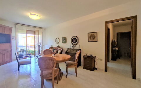 Casa Maccianti: Table, Plante, Nuage, Ciel, Bâtiment, Propriété, Vaisselle, Chaise, Design Intérieur, Mobilier De Jardin