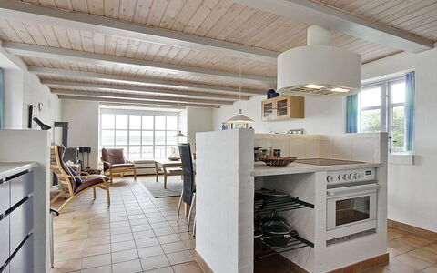 Pauliina - 10M to the Fjord: Meubles, Sol, Design Intérieur, Sol, Cuisine, Plafond, Bois, Chaise, Comptoir, Cabinetry
