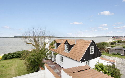 Pauliina - 10M to the Fjord: Maison, Domicile, Toit, Chalet, Biens, Villa, Ferme, Porche, Balcon, Siding