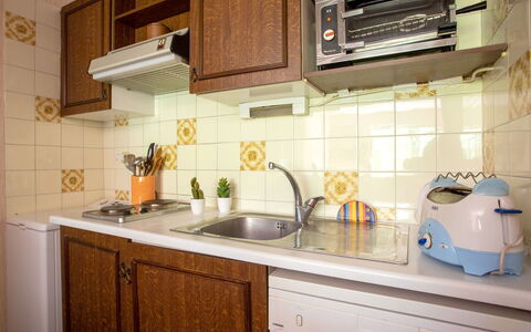 Montfleuri: Cabinetry, Evier, Comptoir, Robinet, Propriété, Évier, Luminaire Plomberie, Cuisine, Cuisinière, Bois