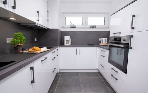 Essen: Cabinetry, Comptoir, Propriété, Appareil De Cuisine, Cuisine, Cuisinière, Électroménager, Evier, Évier, Design Intérieur