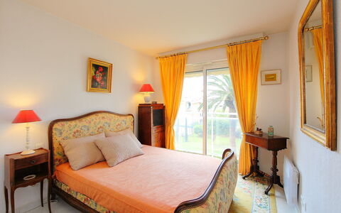 Riviera Park: Chambre, Meubles, Lit, Pièce, Propriété, Drap De Lit, Cadre De Lit, Design Intérieur, Literie, Bâtiment