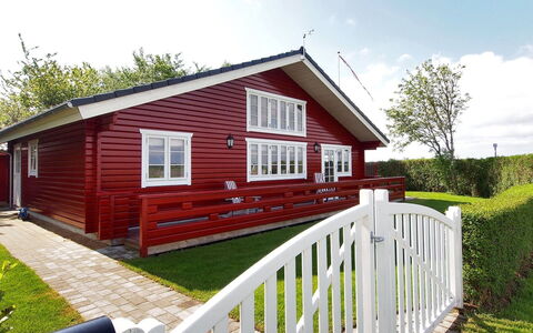 Salme - 100M from the Sea: Bleu, Arbuste, Chalet, Couverture De Sol, Jardin, Biens, Ombre, Aménagement Paysager, Ferme, Eco Hôtel