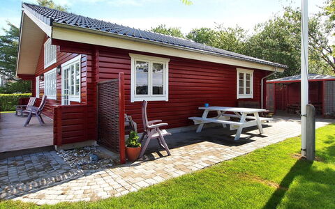 Salme - 100M from the Sea: Bleu, Arbuste, Chalet, Couverture De Sol, Jardin, Biens, Ombre, Aménagement Paysager, Ferme, Eco Hôtel
