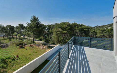 Gušt: Ciel, Plante, Nuage, Arbre, Clôture, Paysage, Bois, Loisir, Pente, Paysage Naturel
