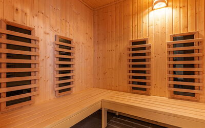 Bramberg Am Wildkogel 180: Bois, Rayonnage, Design Intérieur, Bâtiment, Sol, Sol, Tache De Bois, Mur, Ombre, Dur