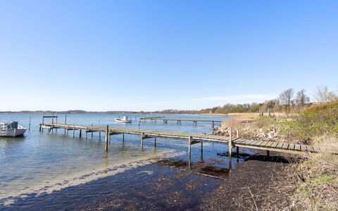 Thorlaf - 200M from the Sea: Toit, Maison, Lot Terre, Domicile, Chalet, Biens, Batiments Jardin, Ombre, Cabane En Rondins, Aménagement Paysager
