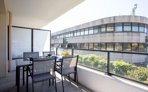 L'Orée du Parc: Nuage, Ciel, Bâtiment, Design Urbain, Quartier, Plante, Condominium, Bloc Tour, Zone Résidentielle, Façade