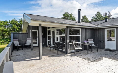 Aletha - 180M from the Sea: Bois, Porche, Domicile, Architecture, Maison, Porte, Dur, Toit, Planche, Siding