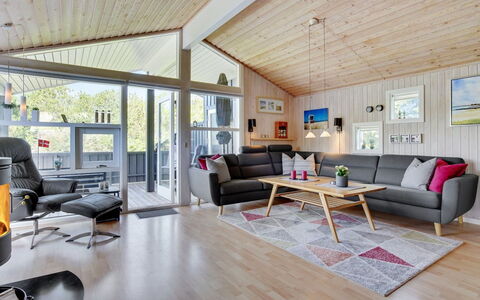 Aletha - 180M from the Sea: Bois, Design Intérieur, Salon, Meubles, Plafond, Canapé, Pièce, Parquet, Dur