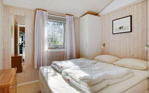 Aletha - 180M from the Sea: Bois, Chambre, Domicile, Lit, Maison, Design Intérieur, Drap De Lit, Literie, Porte, Chalet