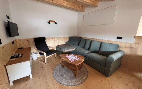 Hettegg Lehen: Canapé, Table, Meubles, Propriété, Bois, Confort, Salon, Maison, Design Intérieur, Bâtiment