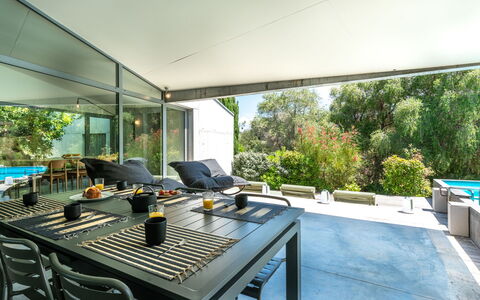 Casa Suttana: Plante, Meubles, Propriété, Table, Chaise, Ombre, Design Intérieur, Mobilier De Jardin, Sol, Bois