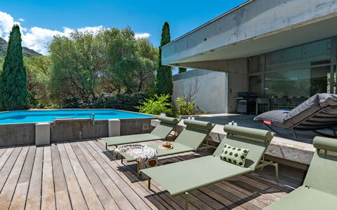 Casa Suttana: Ciel, Piscine, Ombre, Mobilier De Jardin, Plante, Nuage, Condominium, Design Urbain, Bâtiment, Arbre