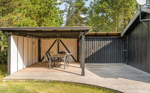 Orvokki - 125M from the Sea: Arbuste, Domicile, Chalet, Couverture De Sol, Jardin, Batiments Jardin, Siding, Biens, Pelouse, Cour