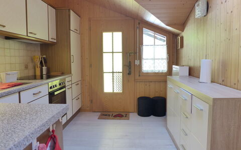 Chalet Vamika: Propriété, Cabinetry, Meubles, Fenêtre, Bois, Design Intérieur, Bâtiment, Architecture, Sol
