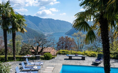 Carina Lakeview: L'Eau, Nuage, Plante, Ciel, Propriété, Bleu, Bleu Azur, La Nature, Piscine, Arbre