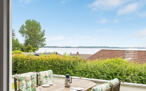 Tekla - 70M to the Fjord: Meubles, Mobilier De Jardin, Chaise, Table, Tableau De Plein Air, Balcon, Ombre, Table Cuisine Et Salle A Manger, Eco Hôtel, Porche