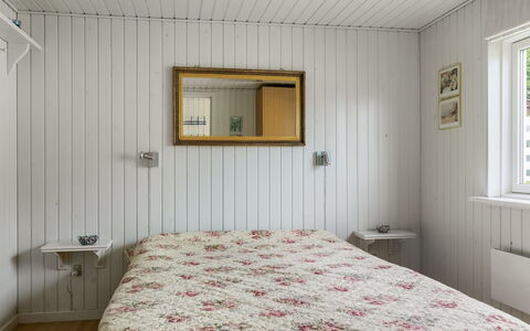Tekla - 70M to the Fjord: Bois, Chambre, Design Intérieur, Lit, Plafond, Drap De Lit, Literie, Sol, Sol, Linge