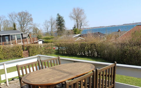Tekla - 70M to the Fjord: Toit, Domicile, Chalet, Siding, Ombre, Ferme, Biens, Allée, Batiments Jardin, Cour