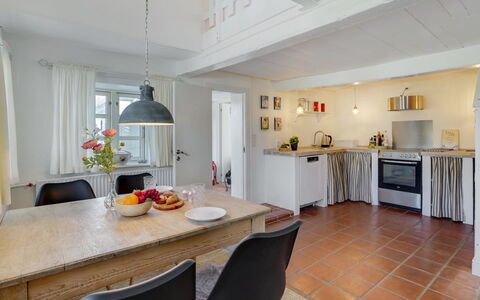 Gyril - 100M from the Sea: Meubles, Cuisine, Design Intérieur, Sol, Comptoir, Sol, Bois, Plafond, Cabinetry, Appareil De Cuisine