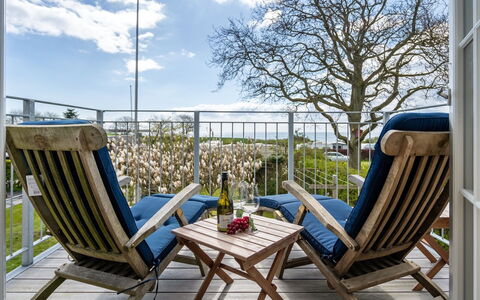 Gyril - 100M from the Sea: Meubles, Chaise, Mobilier De Jardin, Table, Tableau De Plein Air, Plate-Forme, Table Cuisine Et Salle A Manger, Balcon, Porche, Patio