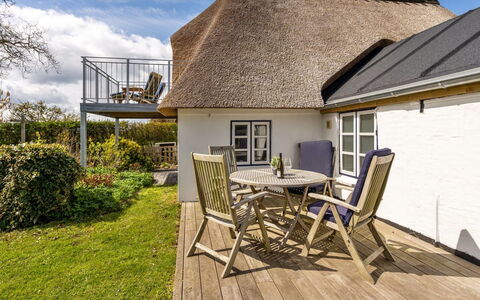 Gyril - 100M from the Sea: Domicile, Toit, Chalet, À Déchaumer, Biens, Ferme, Chaise, Balcon, Eco Hôtel, Plate-Forme