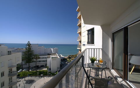 Lovely Sea View: Plante, Meubles, Ciel, Propriété, Table, Bâtiment, Nuage, Fenêtre, Chaise, Mobilier De Jardin