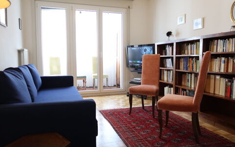 Pérolles: Propriété, Bibliothèque, Étagère, Meubles, Canapé, Éclairage, Confort, Bois, Design Intérieur, Architecture