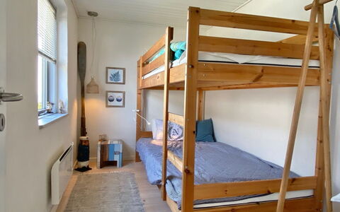 Frithger - 300M from the Sea: Meubles, Sol, Sol, Bois, Design Intérieur, Lit Superposé, Chambre, Lit, Plafond, Pièce
