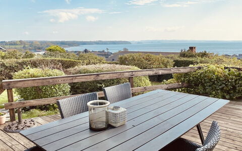 Frithger - 300M from the Sea: Piscine, Mobilier De Jardin, Meubles, Recours, Dalle, Eco Hôtel, Ombre, Chaise, Loisir, Biens