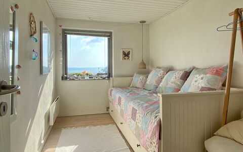 Frithger - 300M from the Sea: Piscine, Mobilier De Jardin, Meubles, Recours, Dalle, Eco Hôtel, Ombre, Chaise, Loisir, Biens