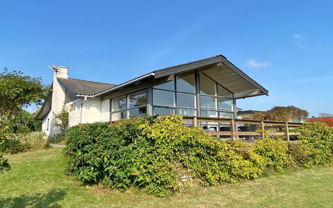 Frithger - 300M from the Sea: Piscine, Mobilier De Jardin, Meubles, Recours, Dalle, Eco Hôtel, Ombre, Chaise, Loisir, Biens