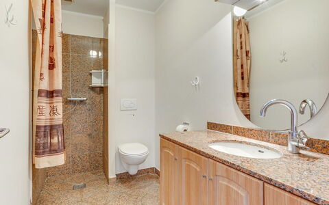 Saga: Lavabo, Sol, Luminaire Plomberie, Design Intérieur, Armoire De Toilette, Sol, Salle De Bains, Évier, Miroir, Plomberie