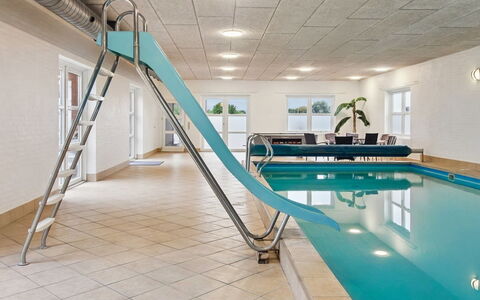 Saga: Piscine, Recours, Chute, Conception, Hôtel, Centre De Loisirs, Daylighting