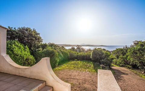Villa Bruzzi: Ciel, Bleu, Horizon, Arbuste, Lumière Du Soleil, Océan, Aménagement Paysager, Côte, Passerelle
