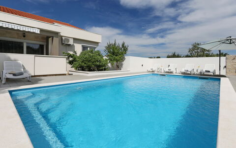 Karlo: Piscine, Recours, Composite, Mobilier De Jardin, Hôtel, Ombre, Eco Hôtel, Villa, Tuile