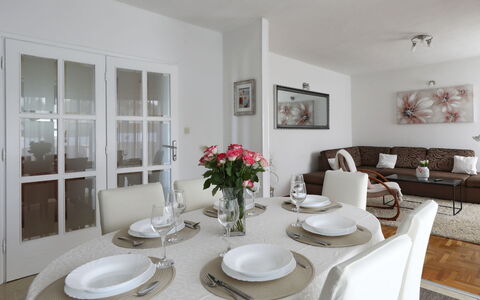 Karlo: Meubles, Design Intérieur, Sol, Sol, Table, Chaise, Table Cuisine Et Salle A Manger, Plafond, Salle À Manger, Pièce