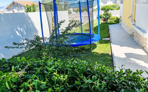 Karlo: Bleu, Arbuste, Jardin, Ombre, Aménagement Paysager, Pelouse, Loisir, Cour, Arrière-Cour, Piscine