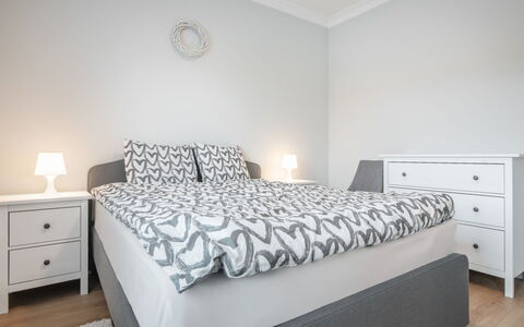 Rybacka: Lit, Chambre, Literie, Meubles, Drap De Lit, Design Intérieur, Linge, Bois, Sol, Textile